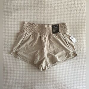 NEW GapFit Runaround Shorts 2.5”